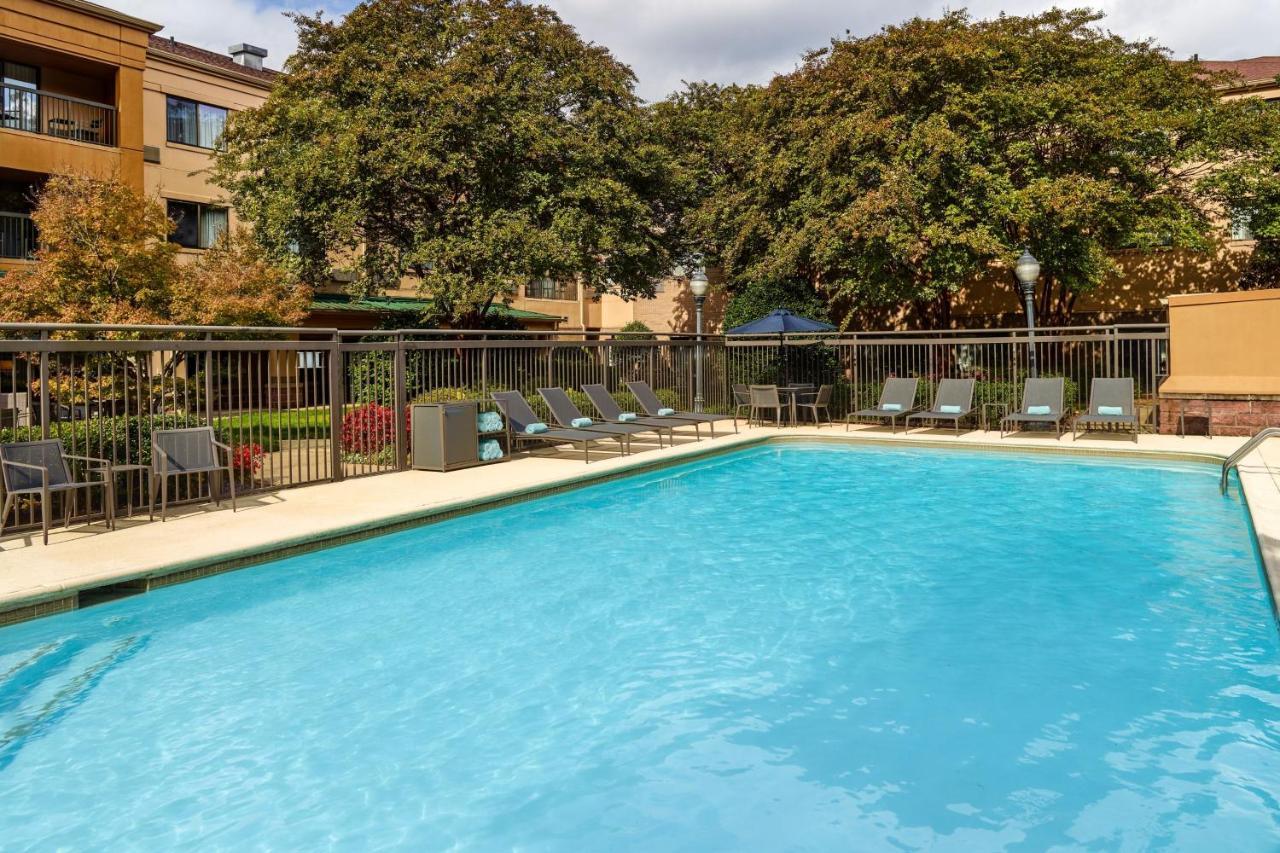 Courtyard By Marriott Atlanta Alpharetta Hotel Exterior photo