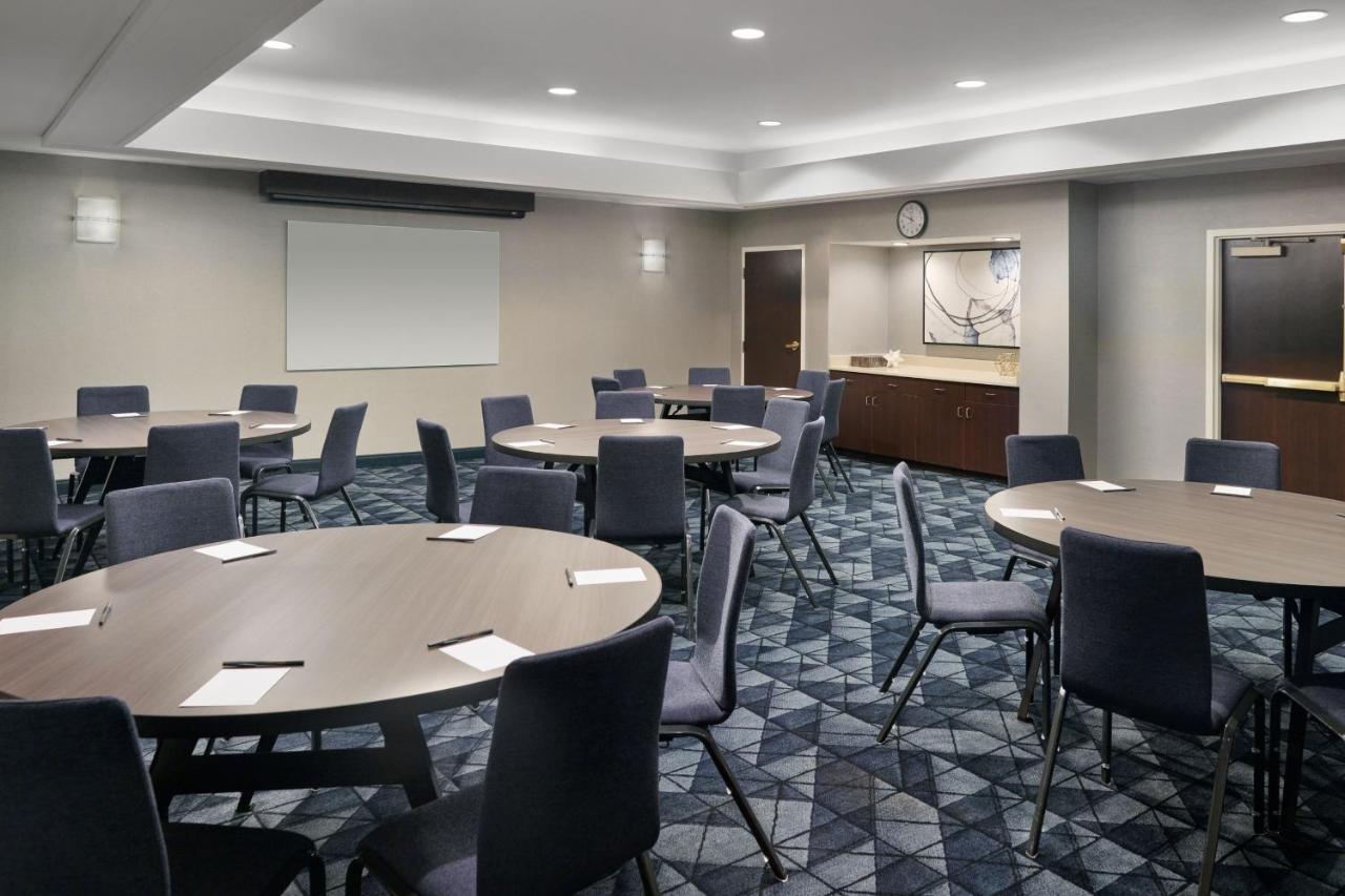 Courtyard By Marriott Atlanta Alpharetta Hotel Exterior photo