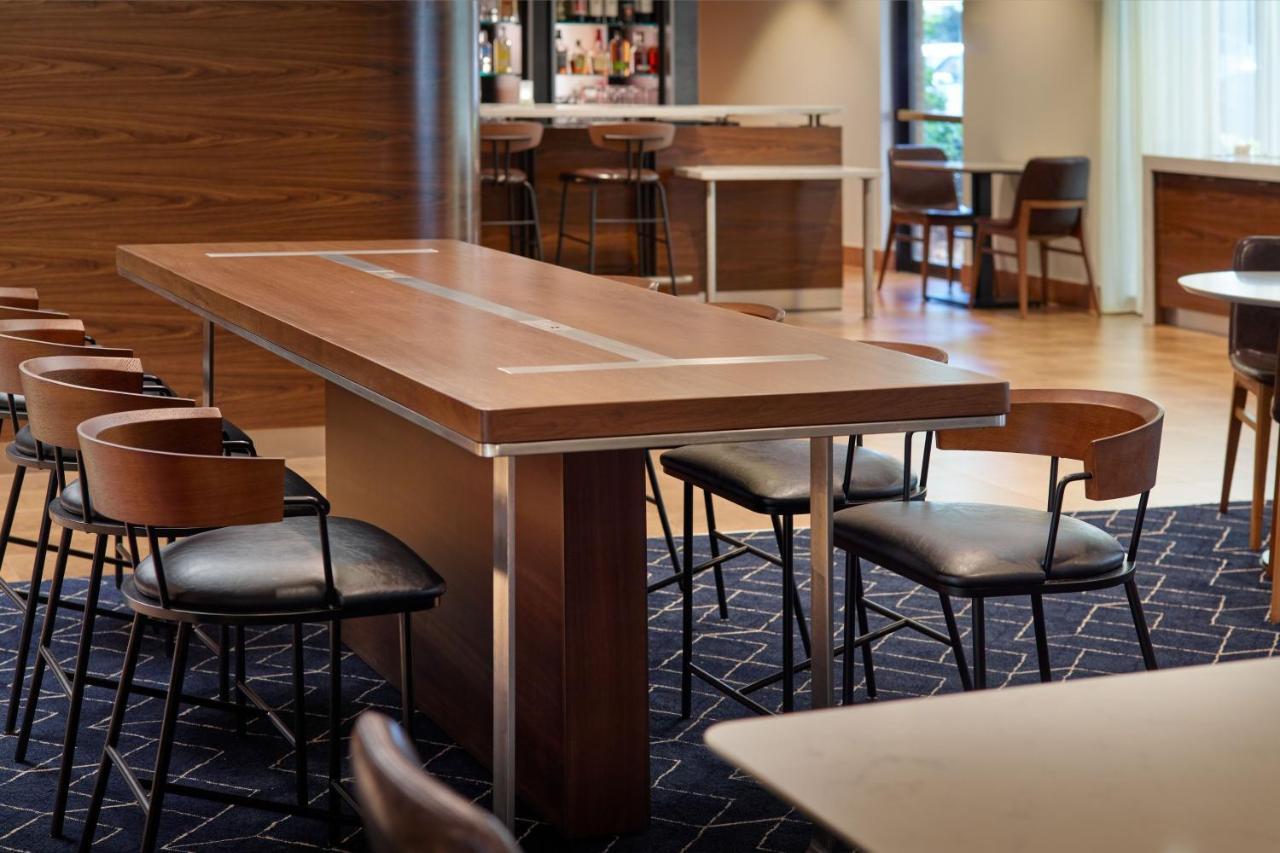 Courtyard By Marriott Atlanta Alpharetta Hotel Exterior photo