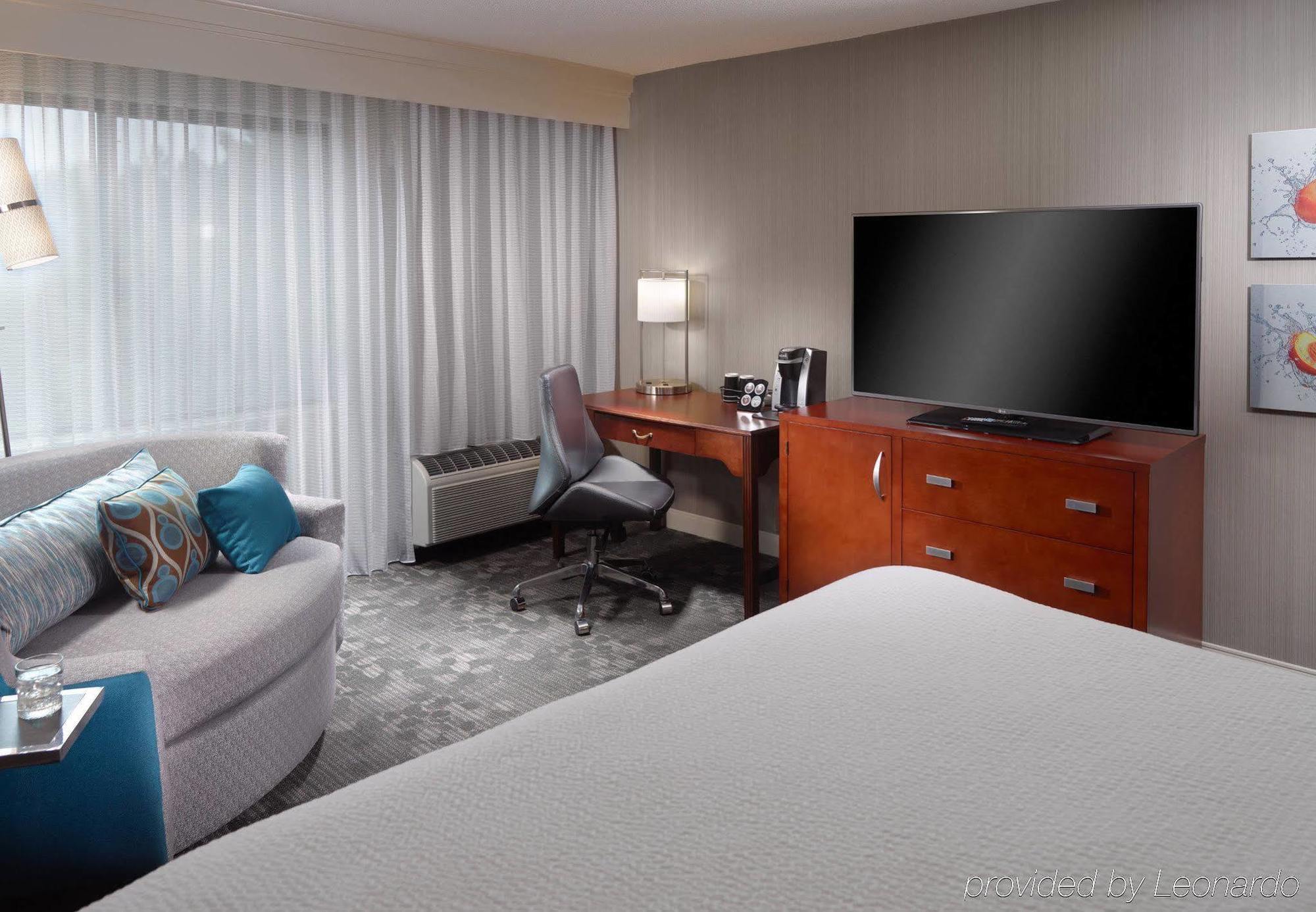 Courtyard By Marriott Atlanta Alpharetta Hotel Exterior photo