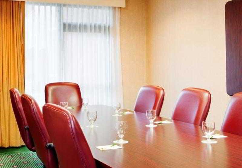 Courtyard By Marriott Atlanta Alpharetta Hotel Business photo