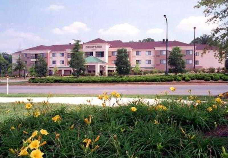 Courtyard By Marriott Atlanta Alpharetta Hotel Exterior photo