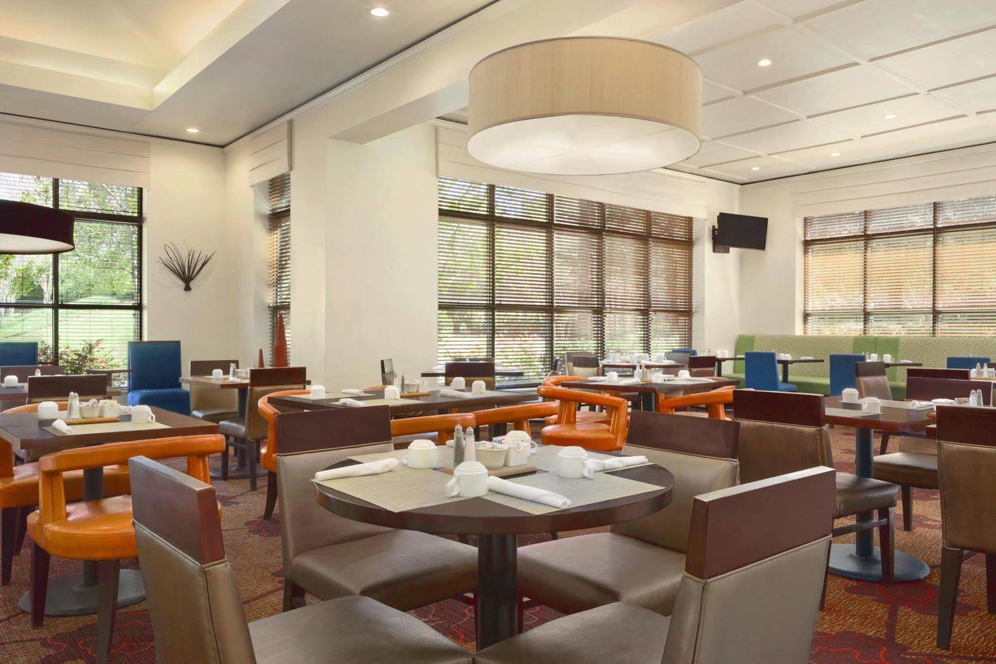 Courtyard By Marriott Atlanta Alpharetta Hotel Exterior photo