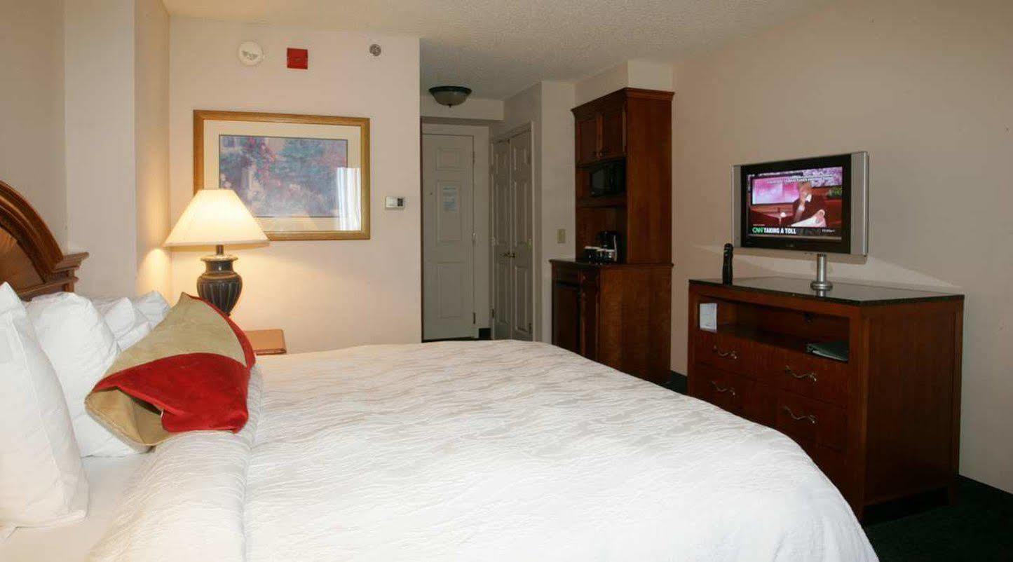 Courtyard By Marriott Atlanta Alpharetta Hotel Exterior photo